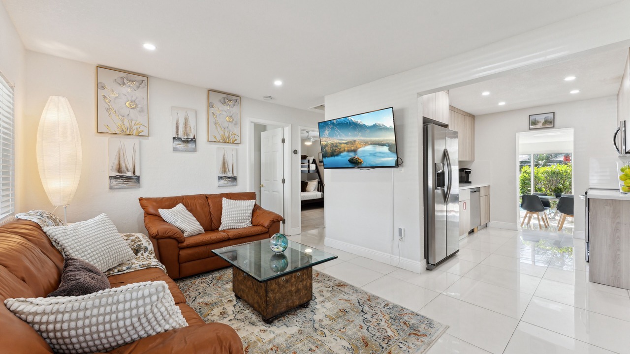 Photo of Livingroom in Oakland Park
