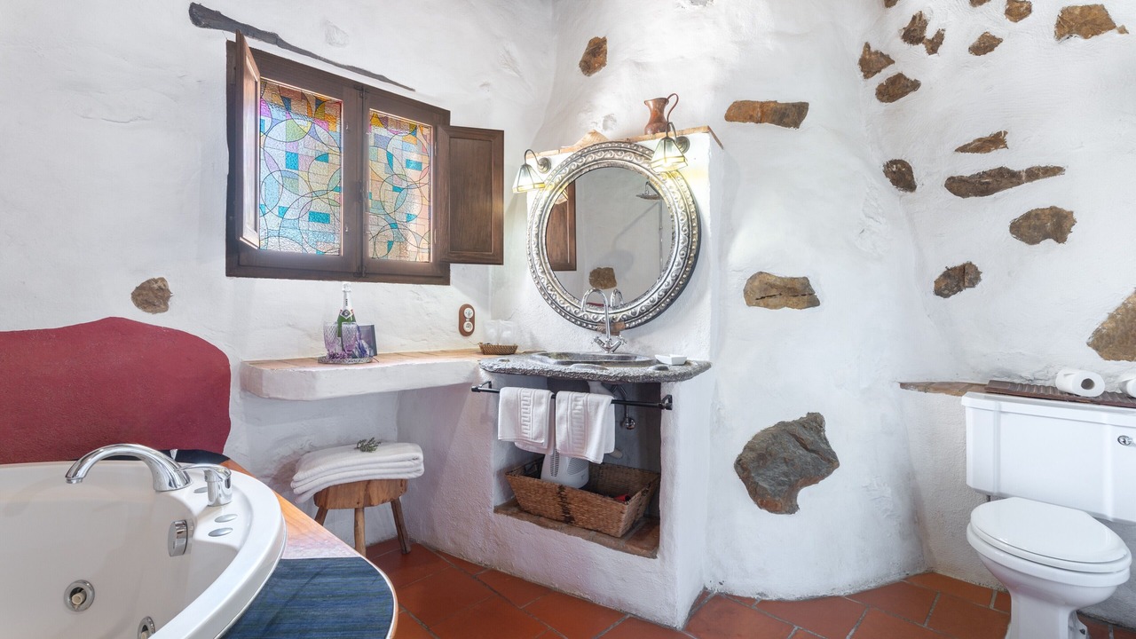 Photo of Bathroom in La Torre d'En Besora