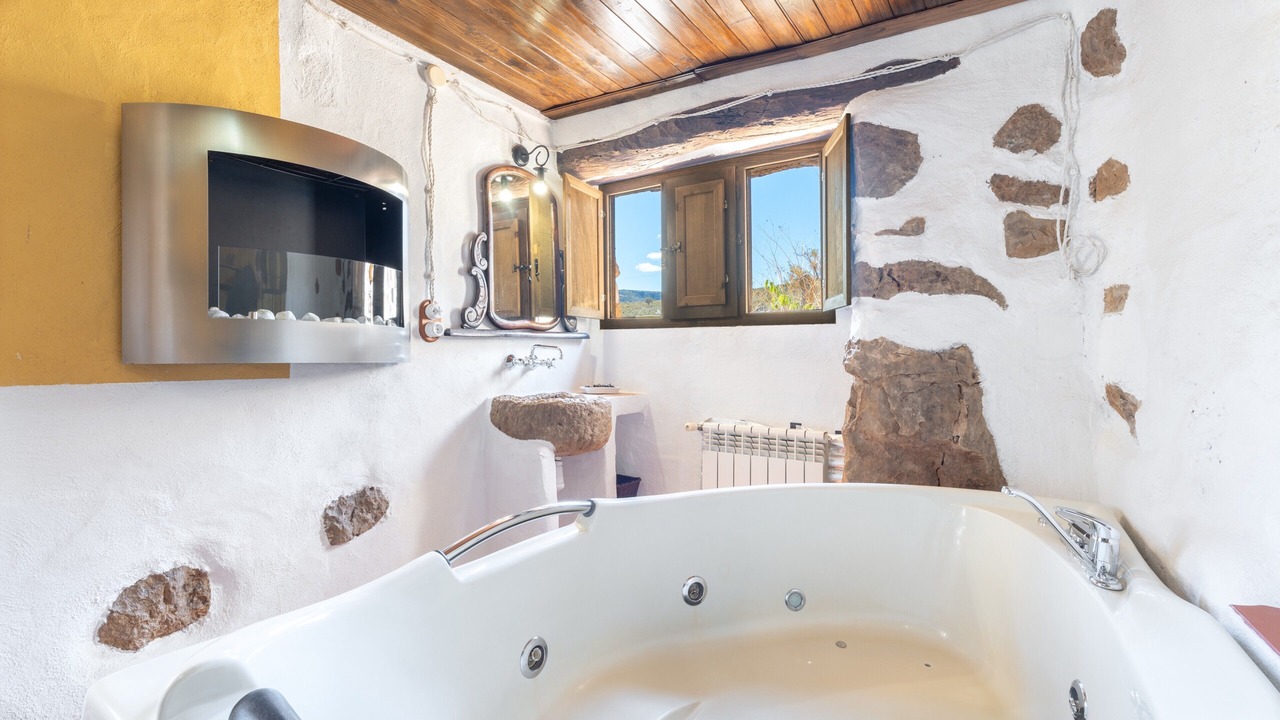 Photo of Bathroom in La Torre d'En Besora