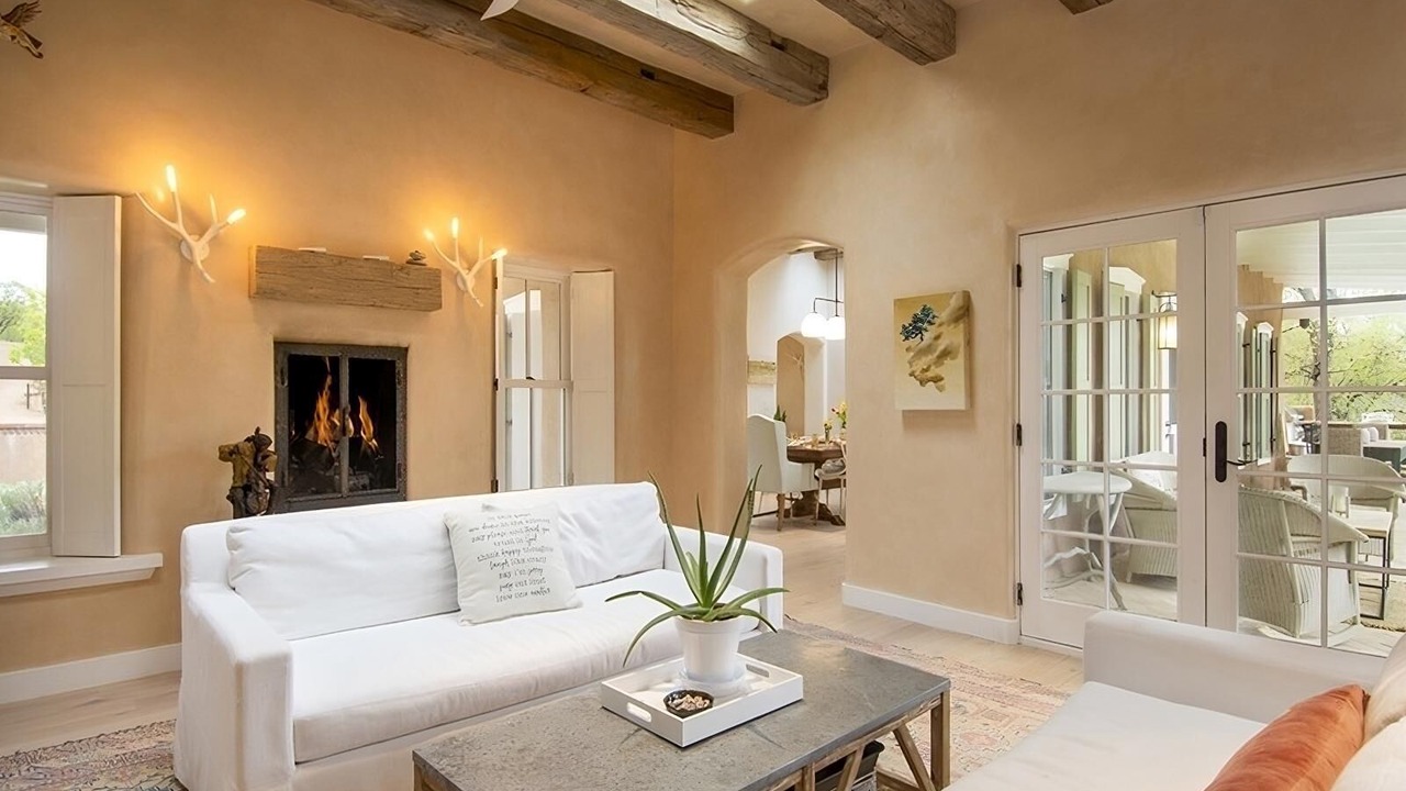 Photo of Livingroom in Historic Eastside