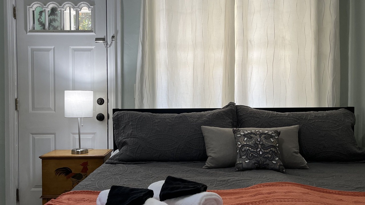 Photo of Bedroom in Old North Columbus