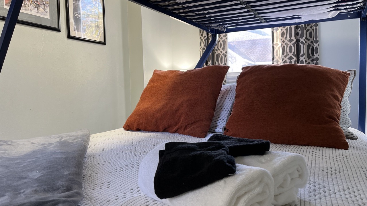 Photo of Bedroom in Old North Columbus