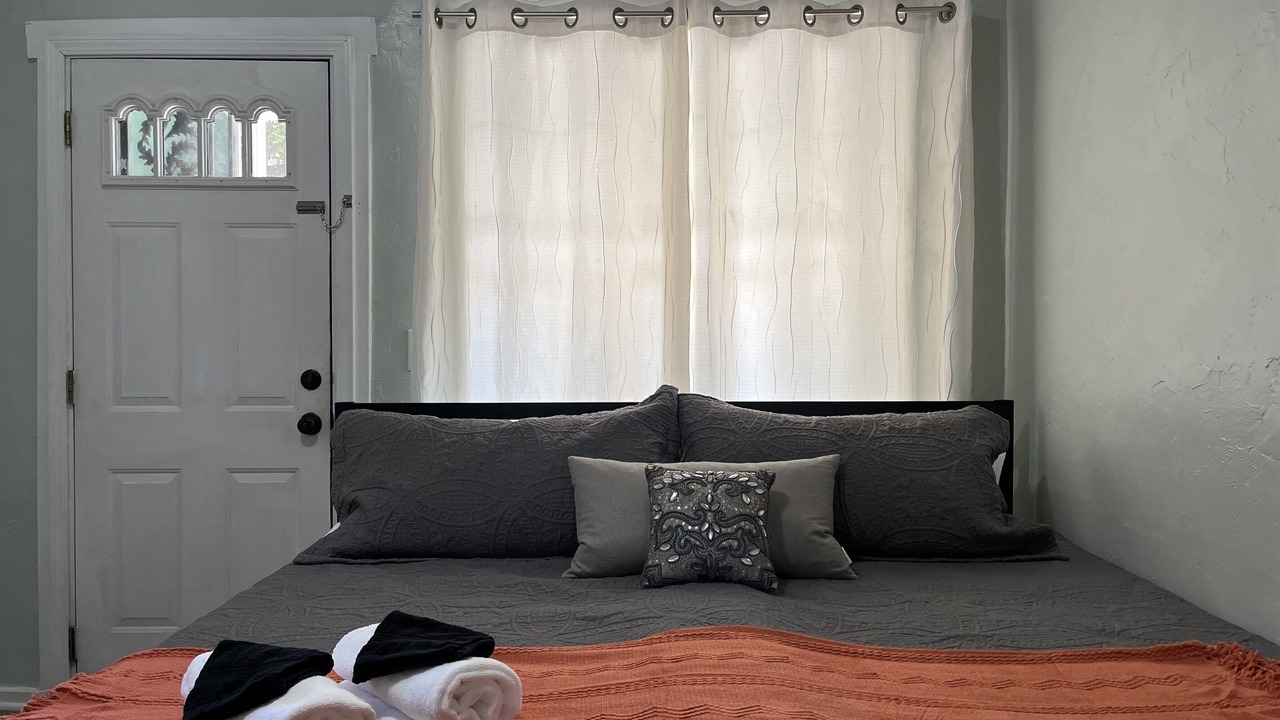 Photo of Bedroom in Old North Columbus