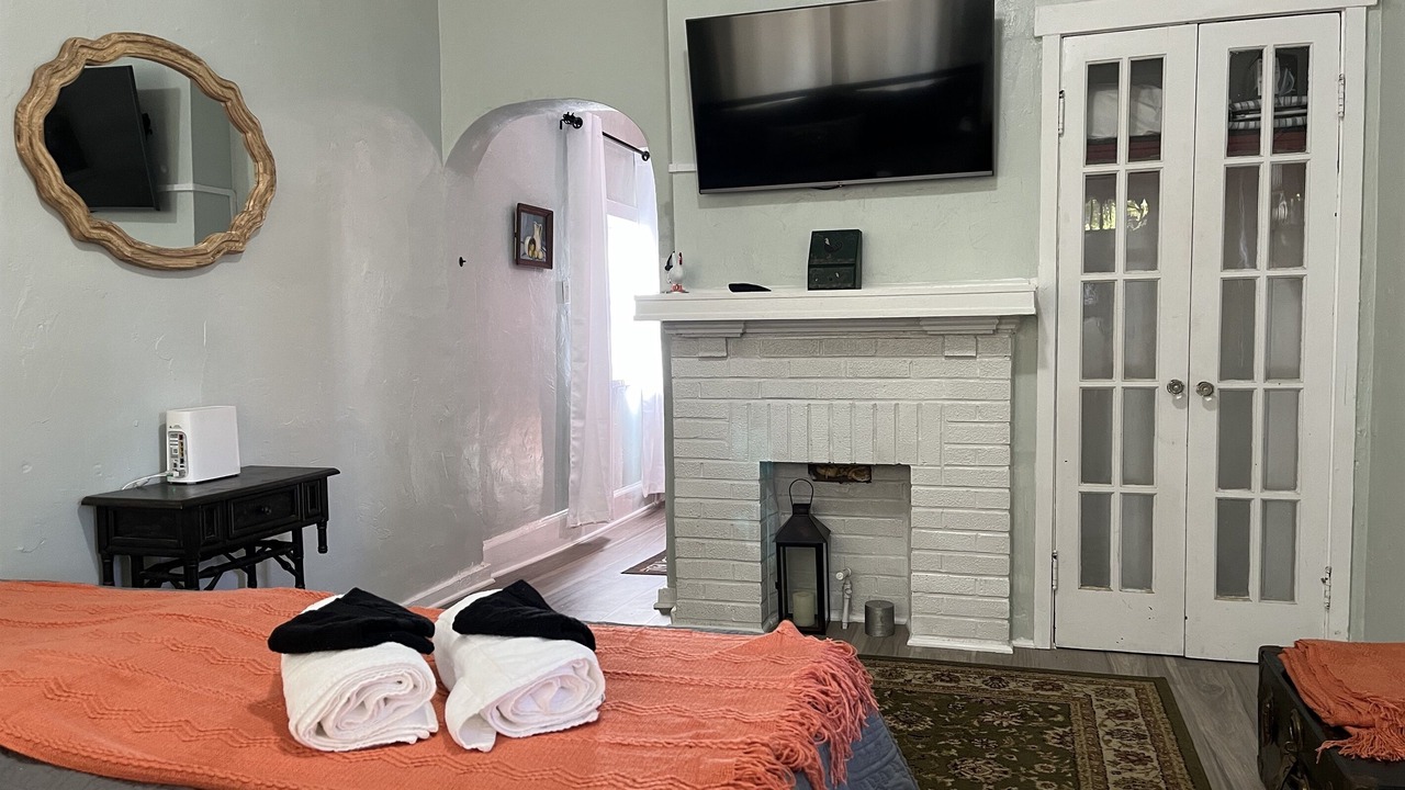 Photo of Bedroom in Old North Columbus