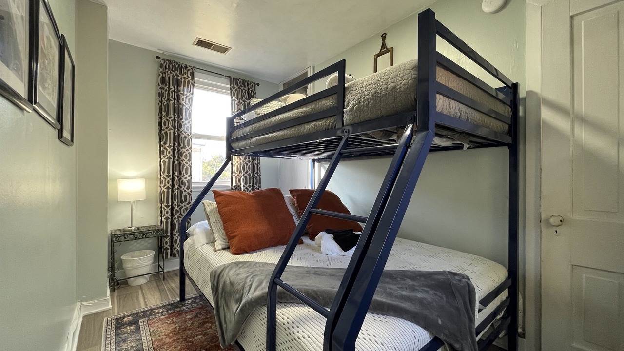 Photo of Bedroom in Old North Columbus