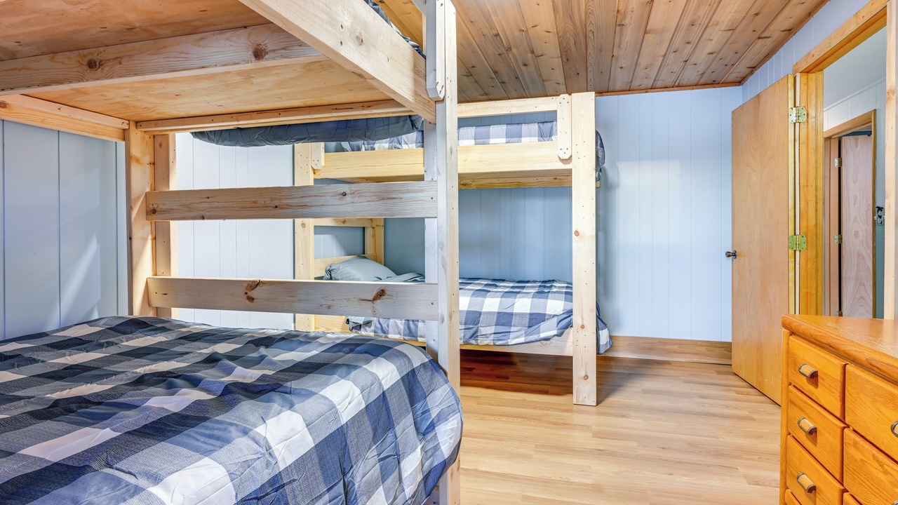 Photo of Bedroom in Lake