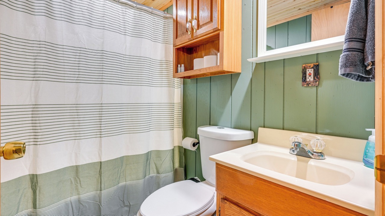 Photo of Bathroom in Lake