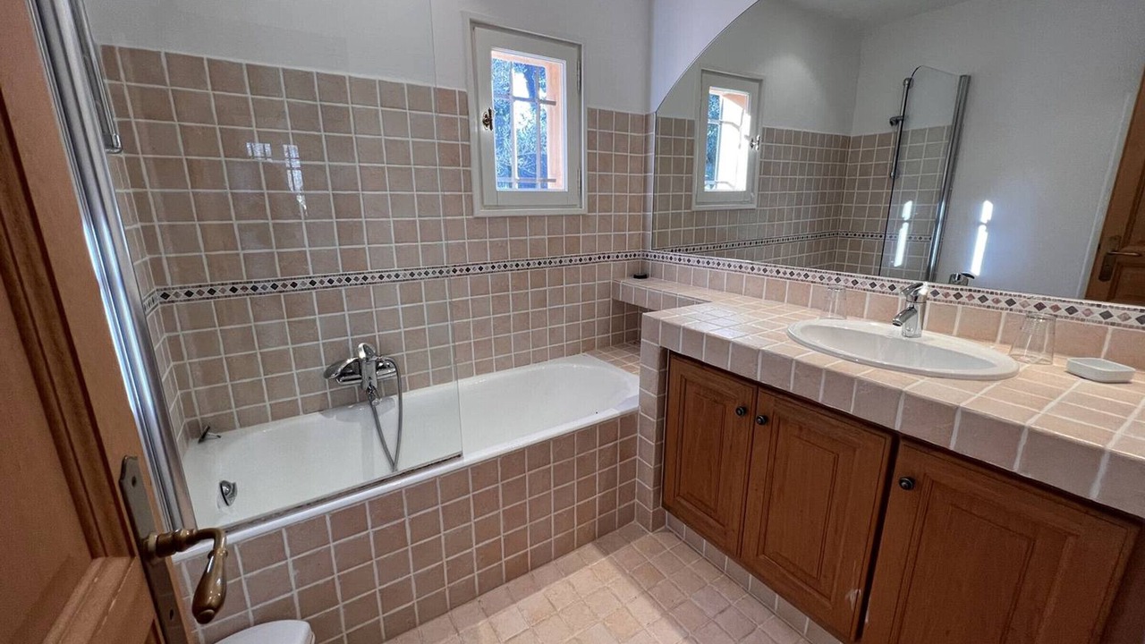 Photo of Bathroom in Gassin