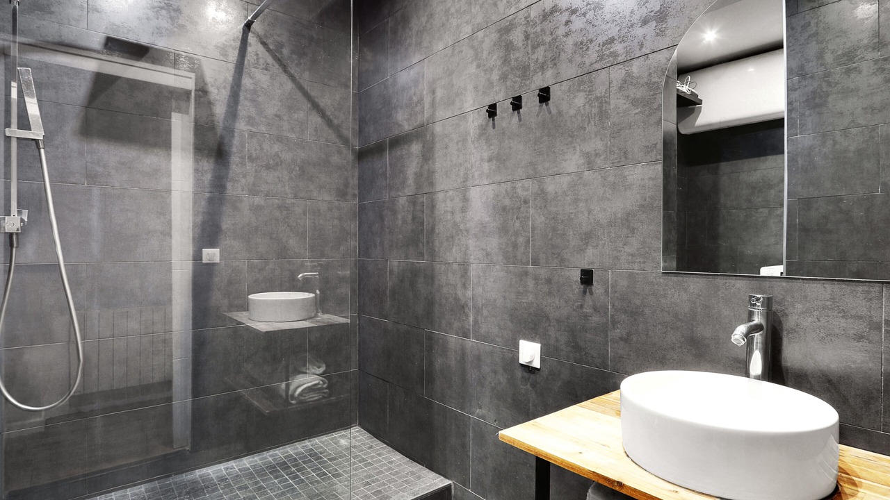 Photo of Bathroom in Quartier de l'Ecole-Militaire