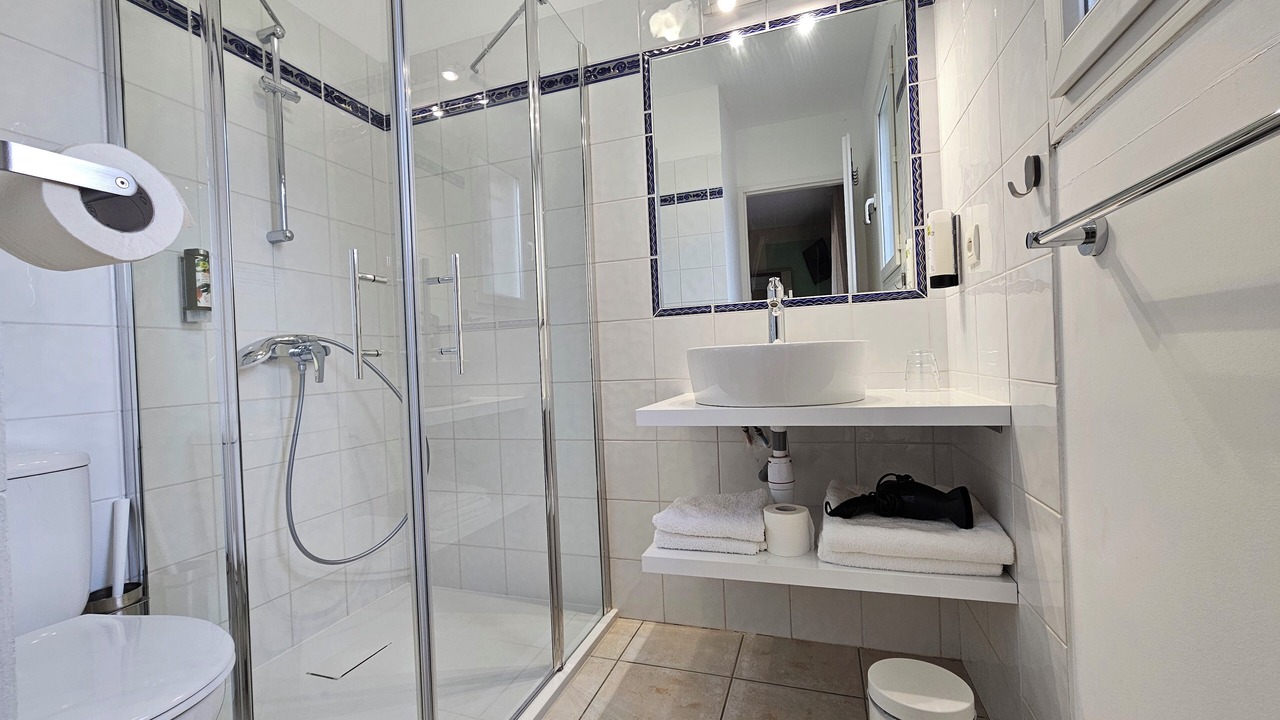 Photo of Bathroom in La Garde-Adhemar