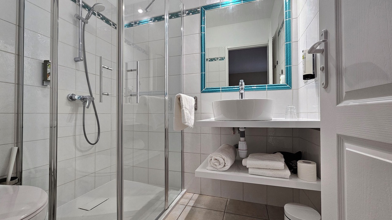 Photo of Bathroom in La Garde-Adhemar