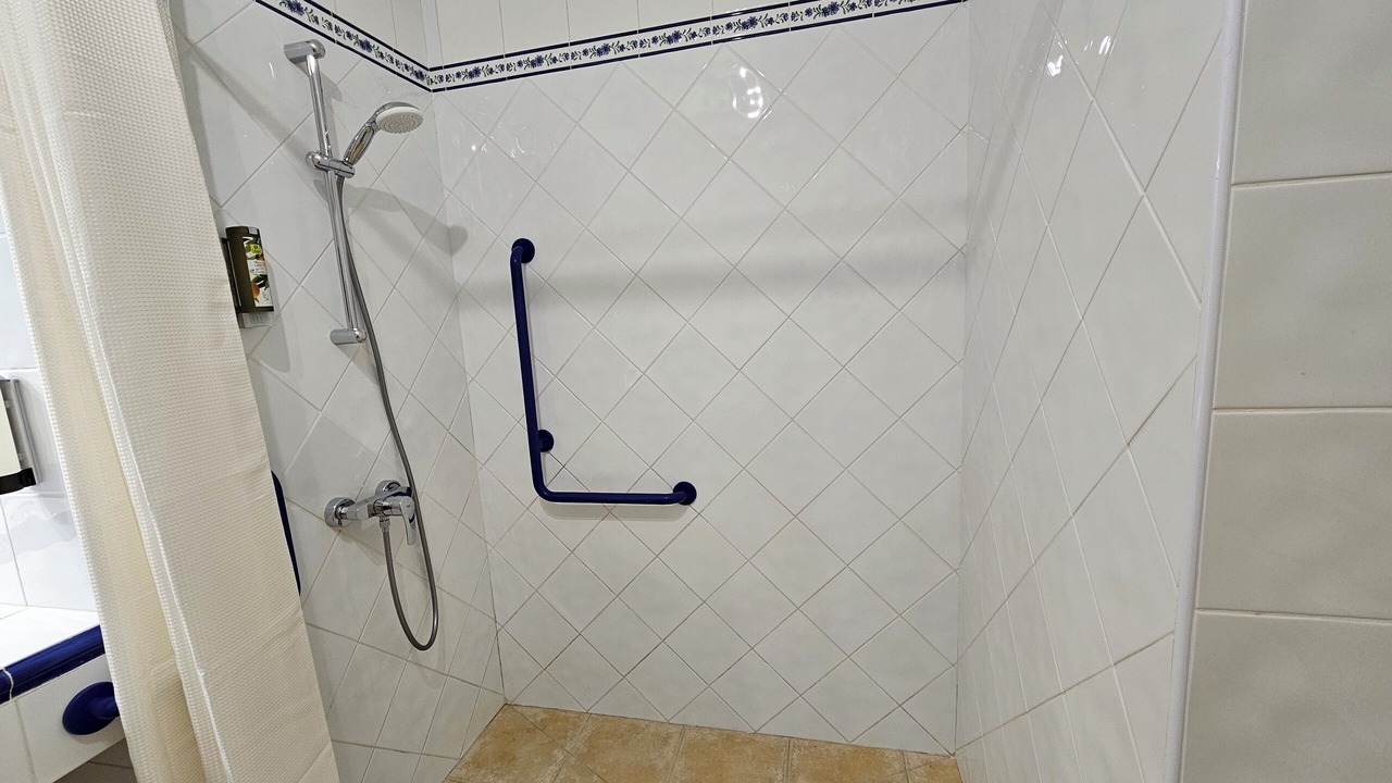 Photo of Bathroom in La Garde-Adhemar