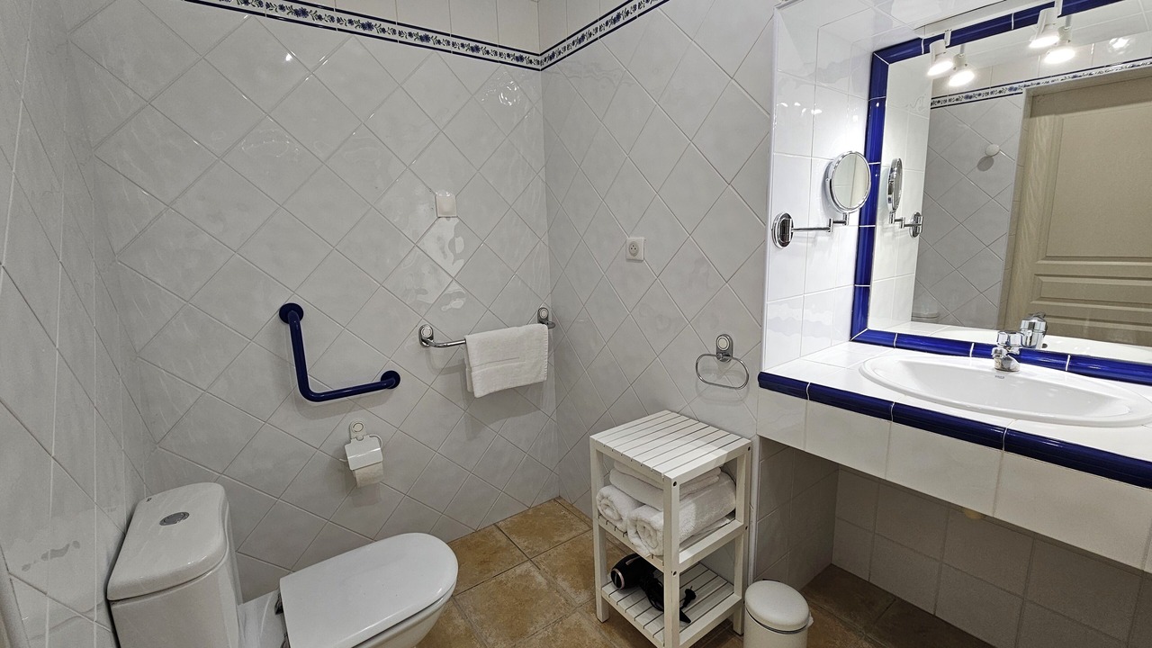 Photo of Bathroom in La Garde-Adhemar