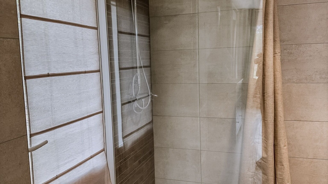 Photo of Bathroom in Saint-Etienne-de-Chigny