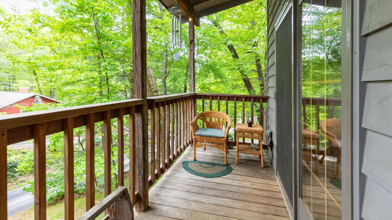 Photo of Patio Balcony in Lake Junaluska