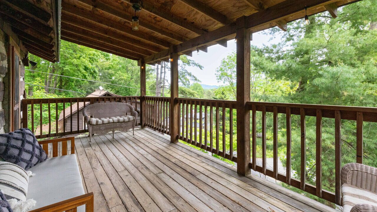 Photo of Patio Balcony in Lake Junaluska