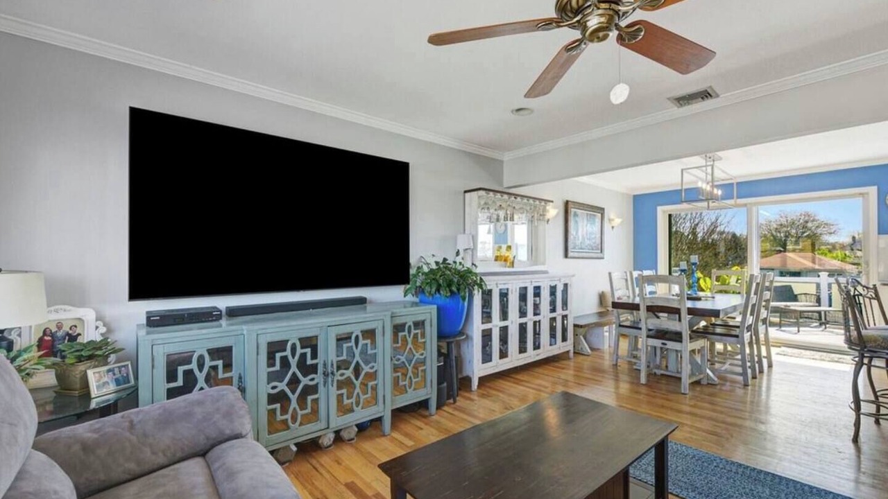 Photo of Livingroom in Massapequa