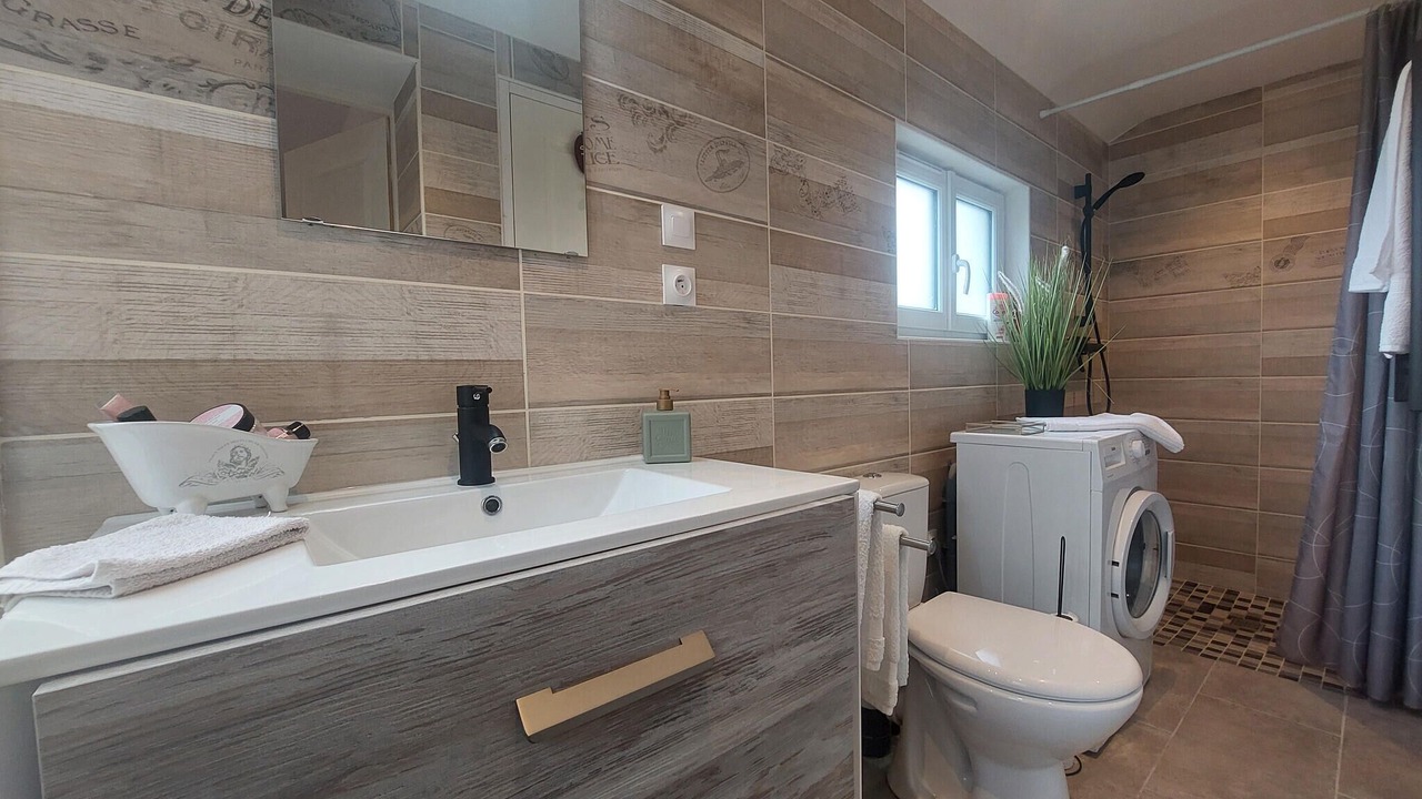 Photo of Bathroom in Ponthoile