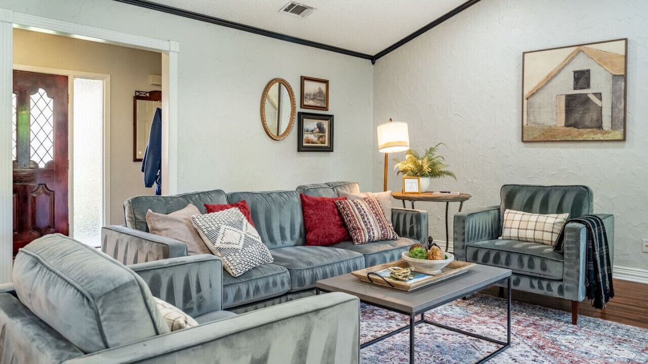 Photo of Livingroom in North Richland Hills