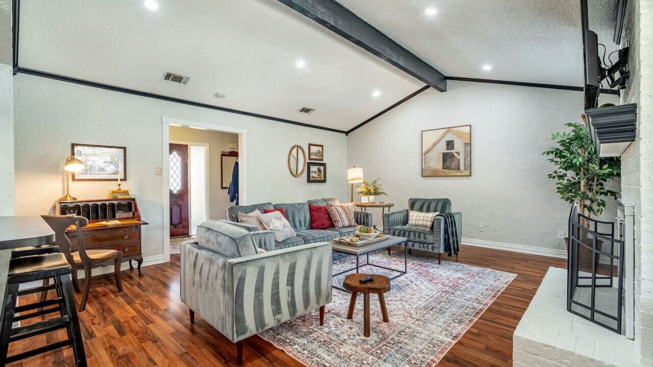 Photo of Livingroom in North Richland Hills