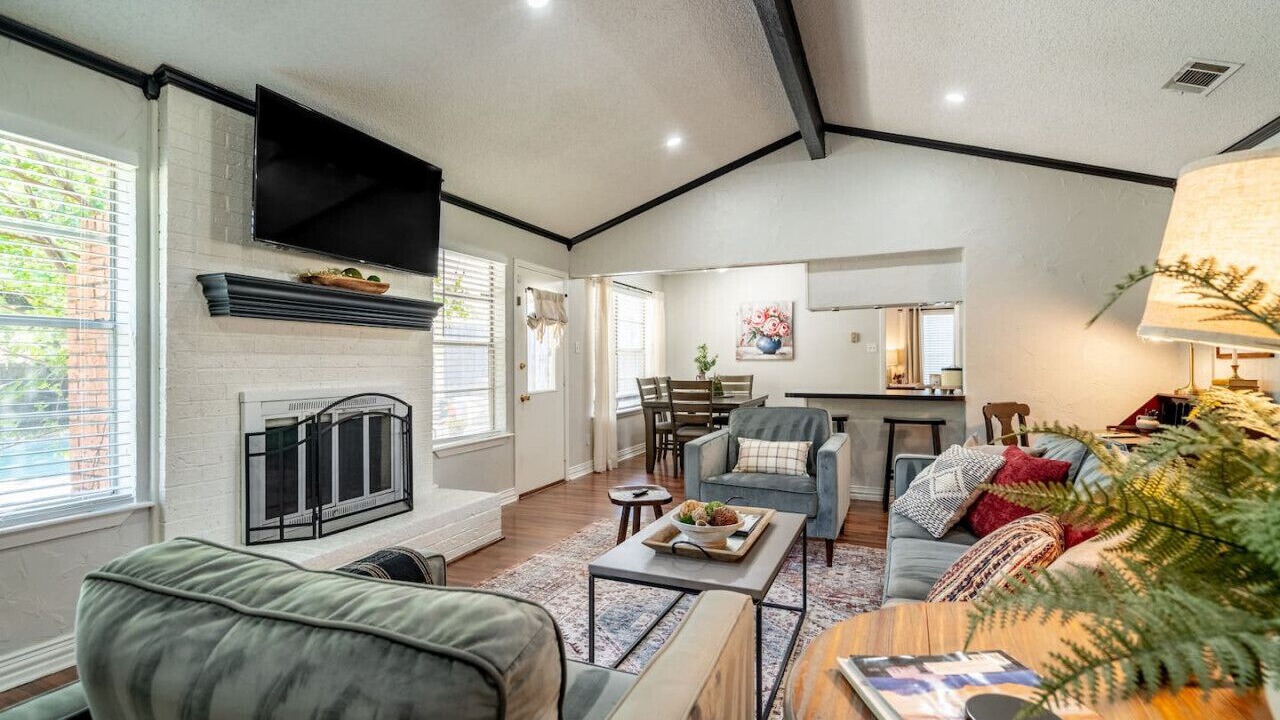 Photo of Livingroom in North Richland Hills