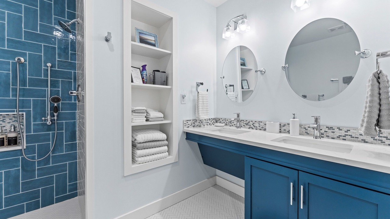 Photo of Bathroom in Cocoa Isles