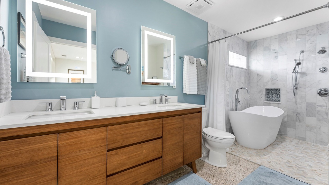 Photo of Bathroom in Cocoa Isles
