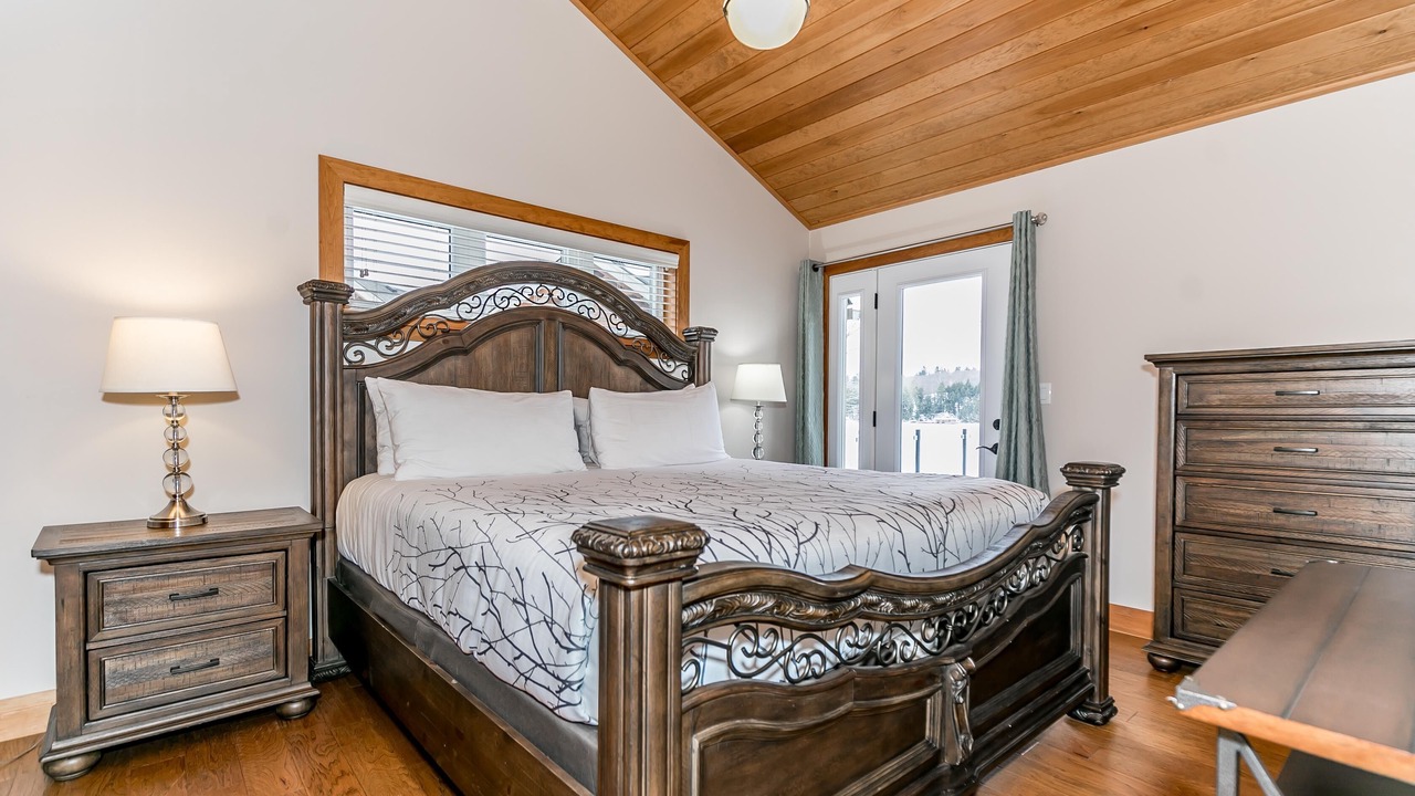 Photo of Bedroom in Muskoka Lakes