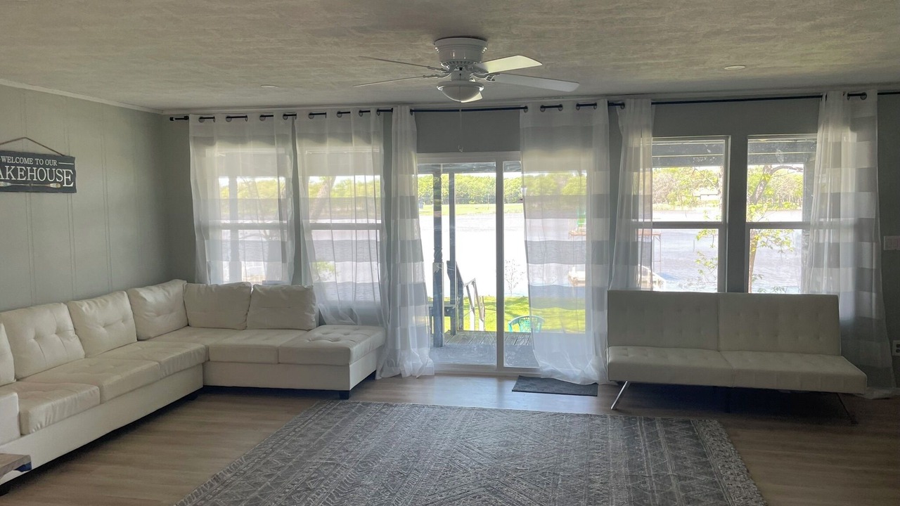 Photo of Livingroom in Mexia