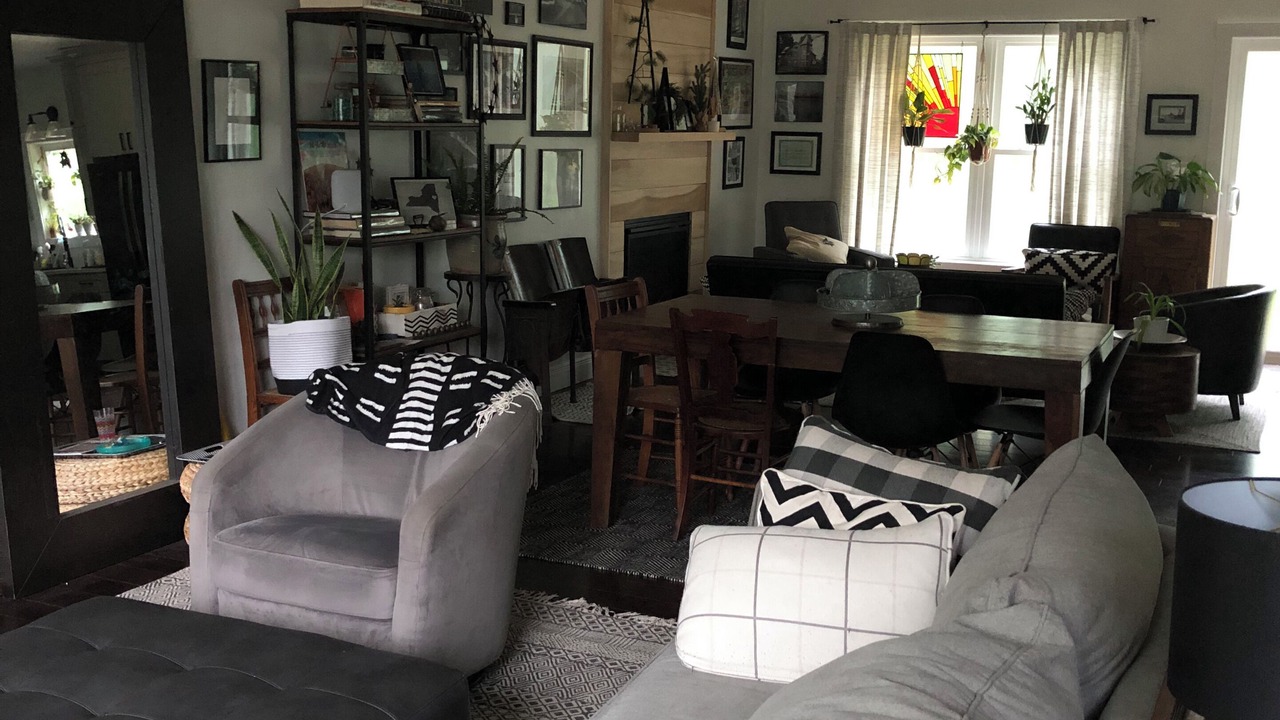 Photo of Livingroom in Round Lake