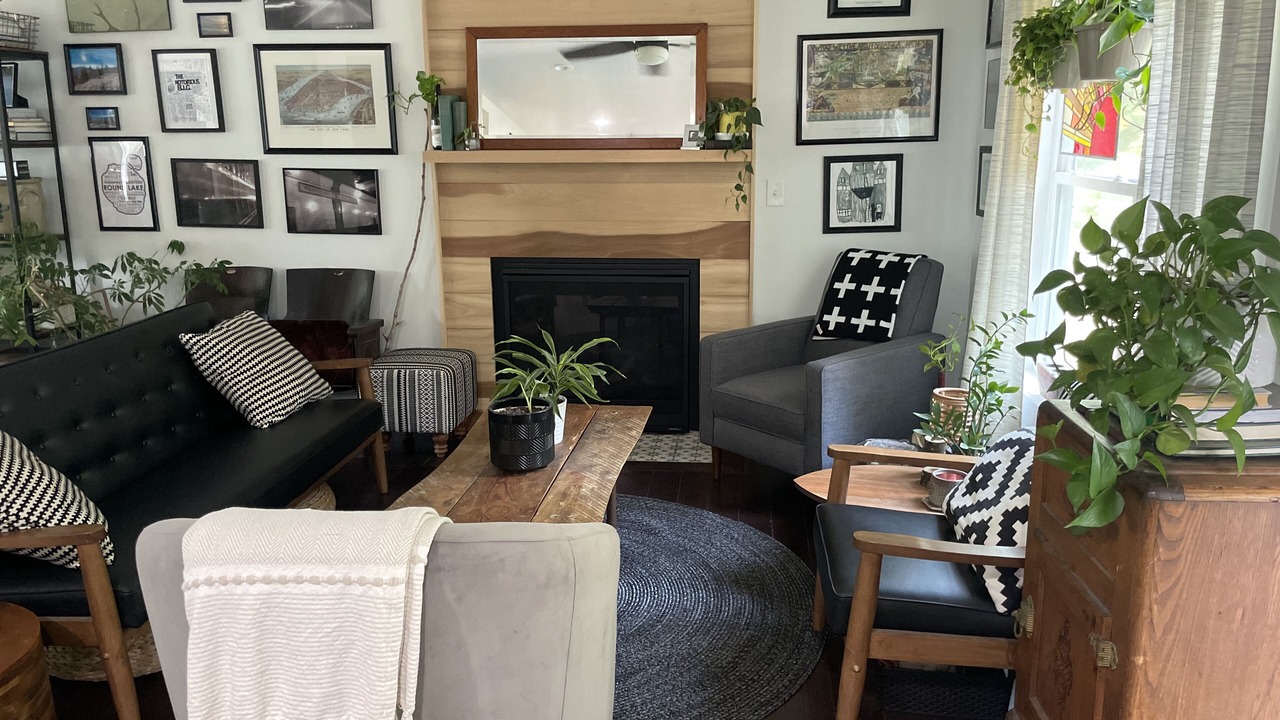 Photo of Livingroom in Round Lake