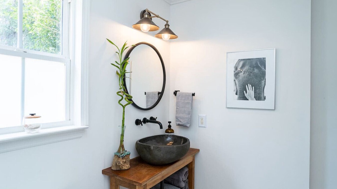Photo of Bathroom in Northwest Quadrant