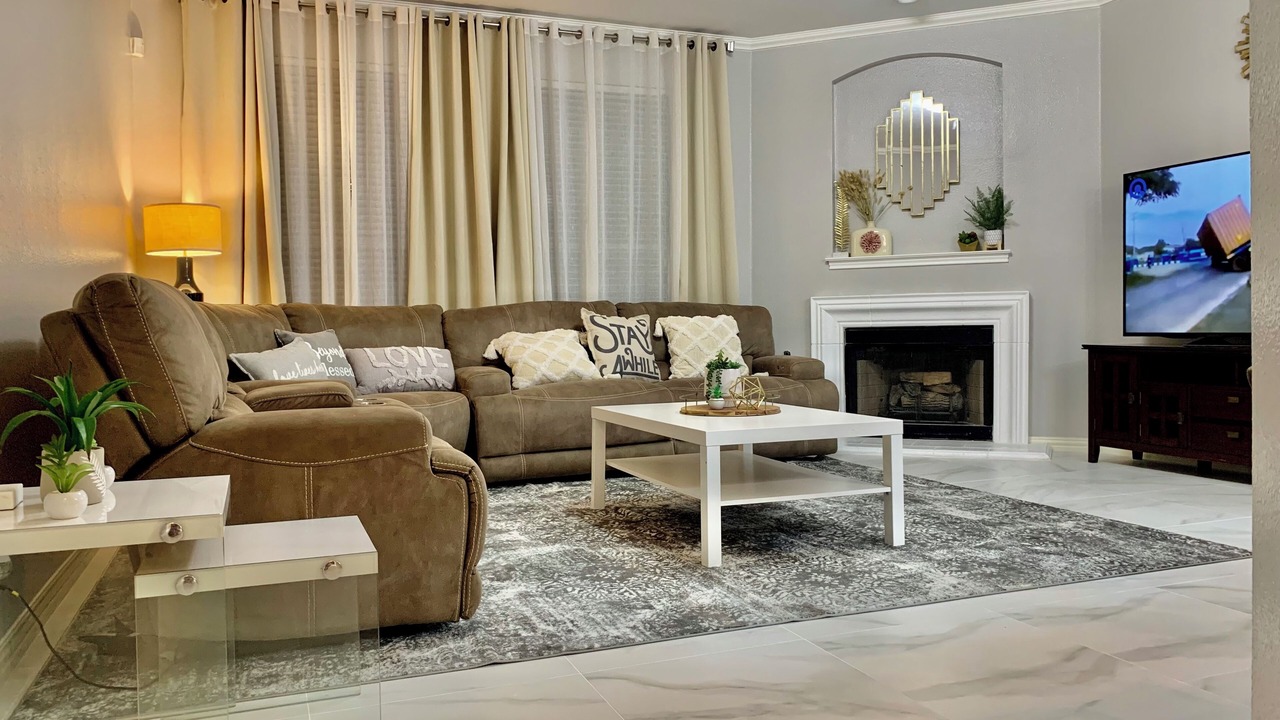 Photo of Livingroom in Helotes