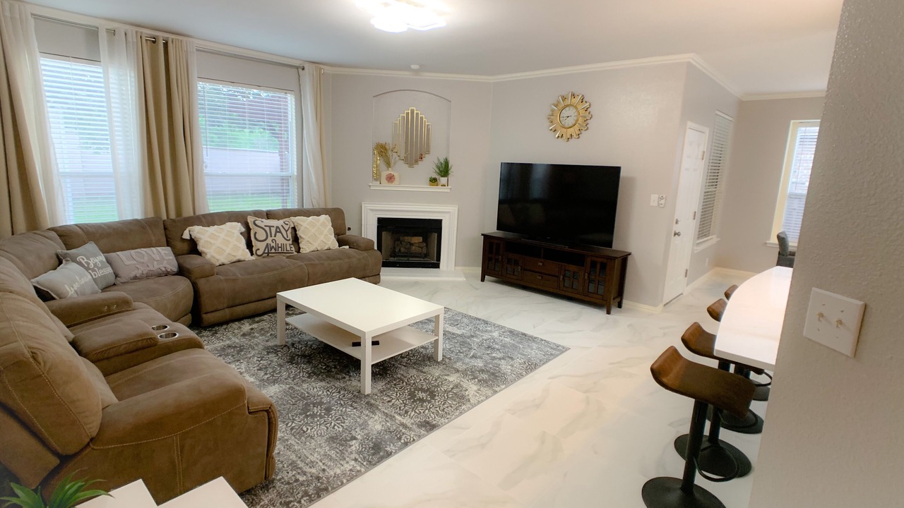 Photo of Livingroom in Helotes