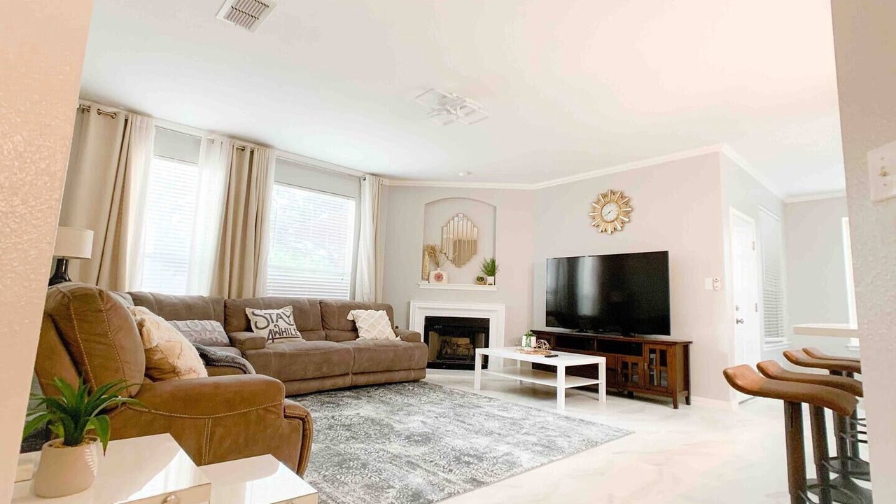 Photo of Livingroom in Helotes
