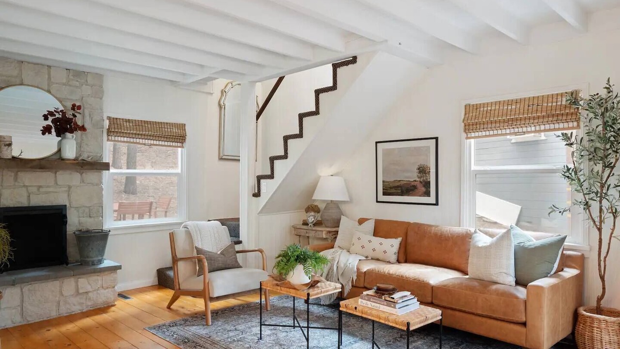Photo of Livingroom in Arrowhead Villas