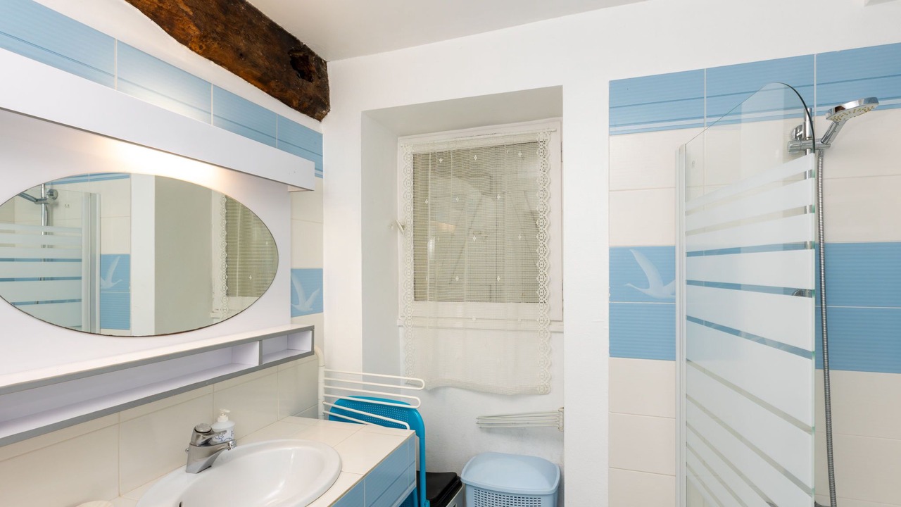 Photo of Bathroom in Saint-Coulomb