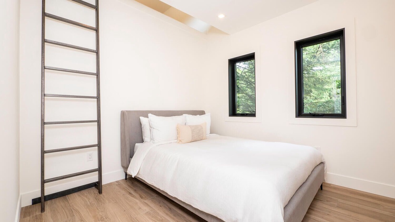 Photo of Bedroom in Sauble Beach
