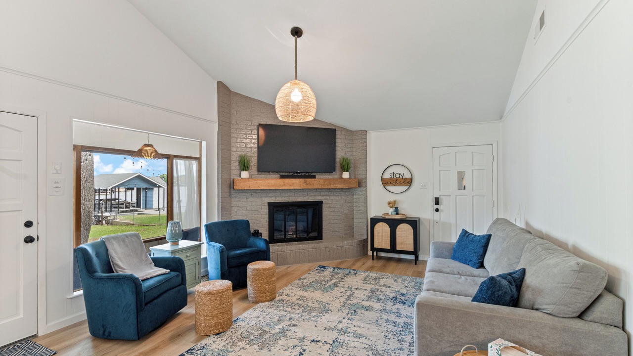 Photo of Livingroom in Gun Barrel City