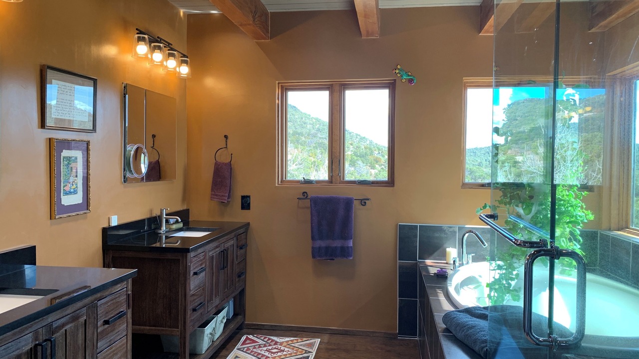 Photo of Bathroom in Canoncito