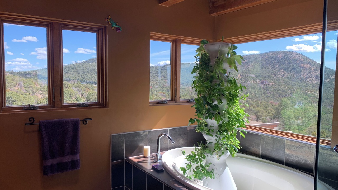 Photo of Bathroom in Canoncito