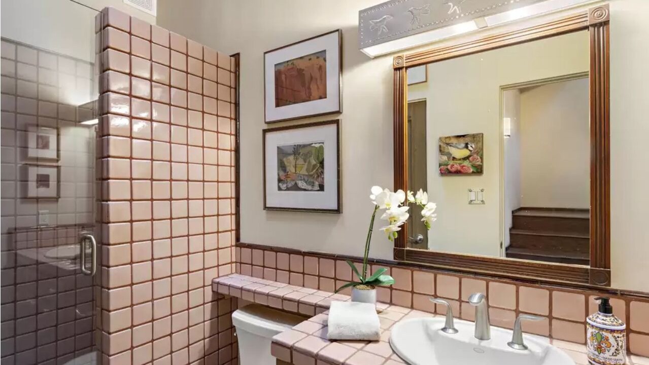 Photo of Bathroom in Canoncito