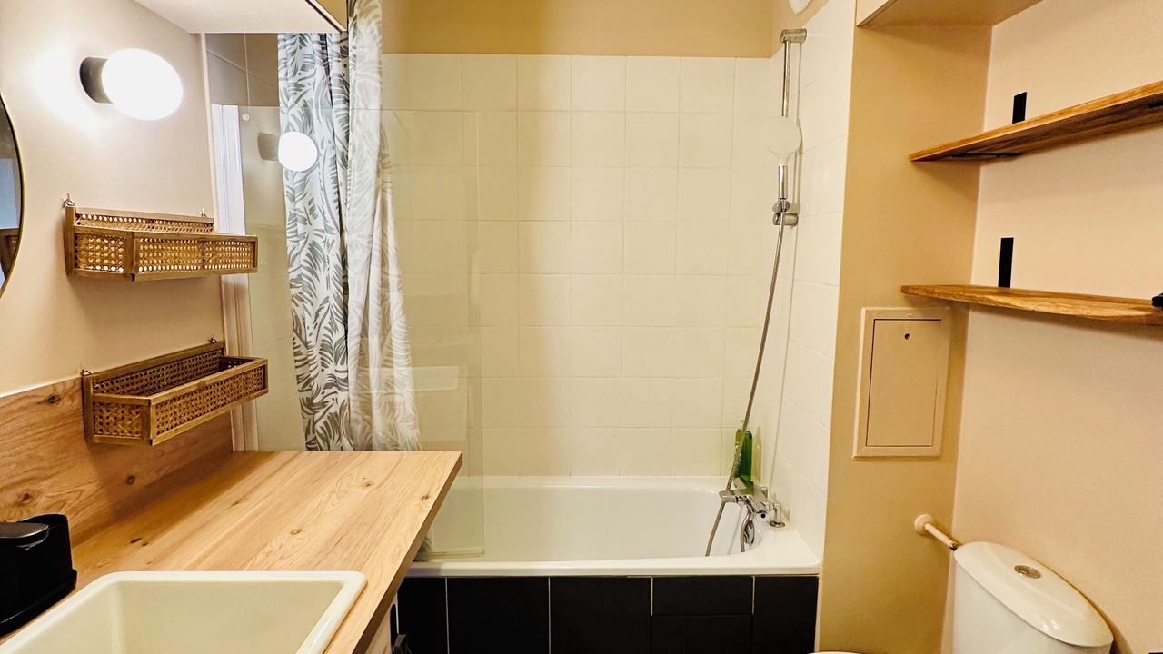 Photo of Bathroom in Zone d'amenagement concerte des Docks