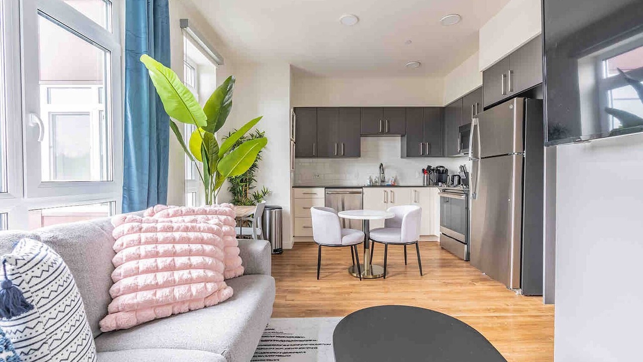 Photo of Livingroom in West Bellevue