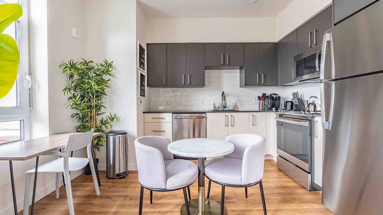 Photo of Livingroom in West Bellevue