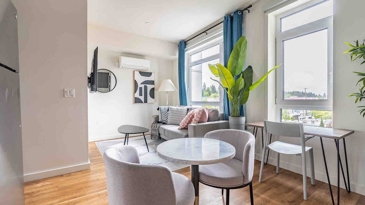 Photo of Livingroom in West Bellevue