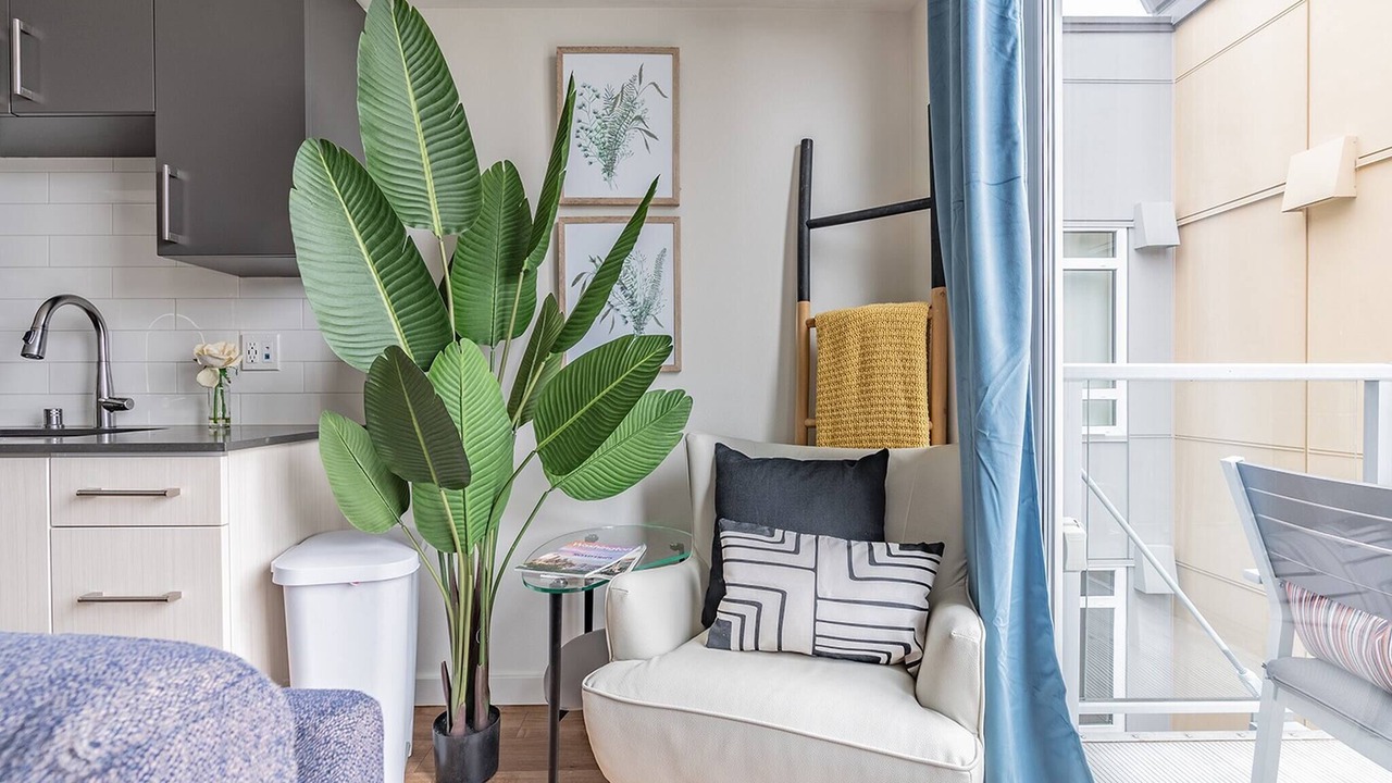 Photo of Livingroom in West Bellevue