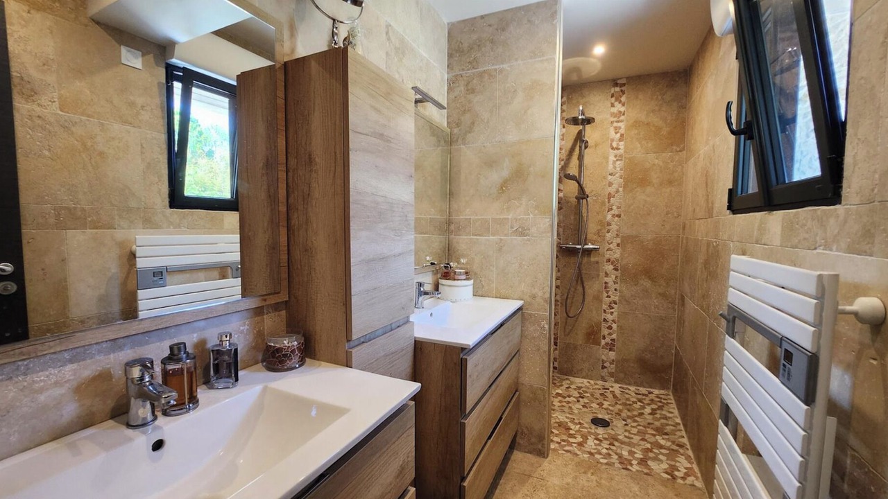 Photo of Bathroom in Chateau-Landon