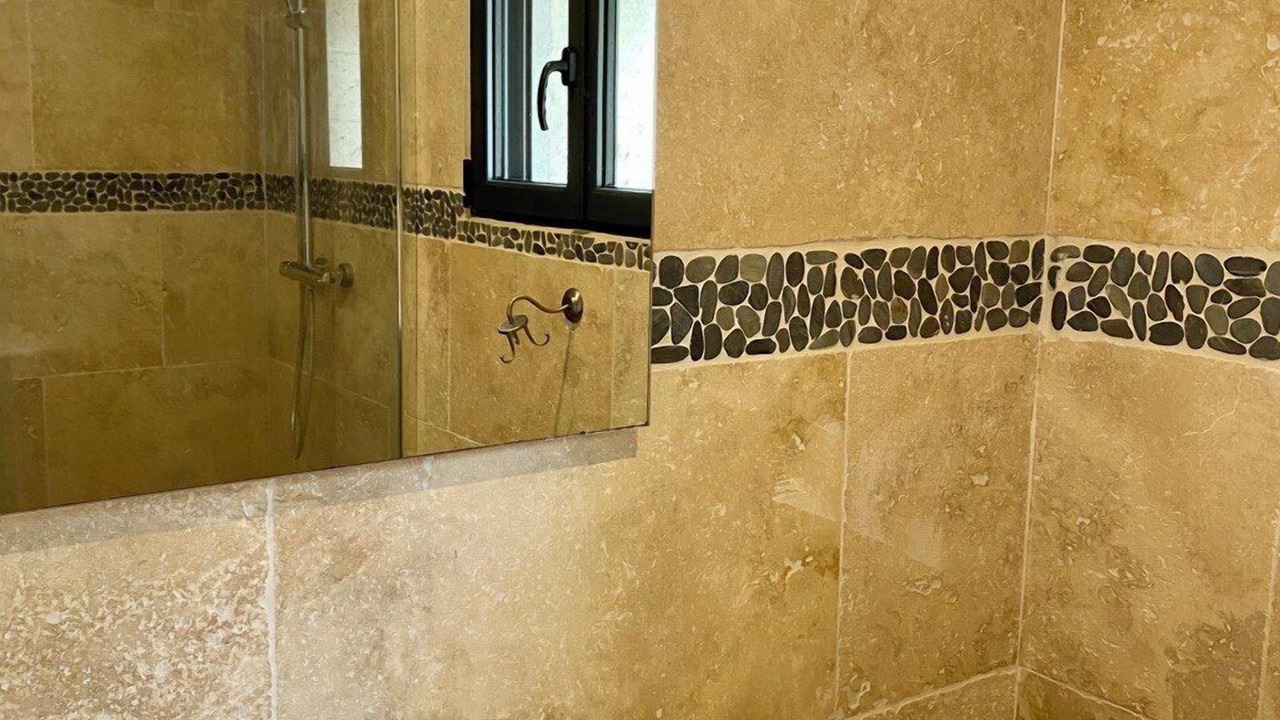 Photo of Bathroom in Chateau-Landon