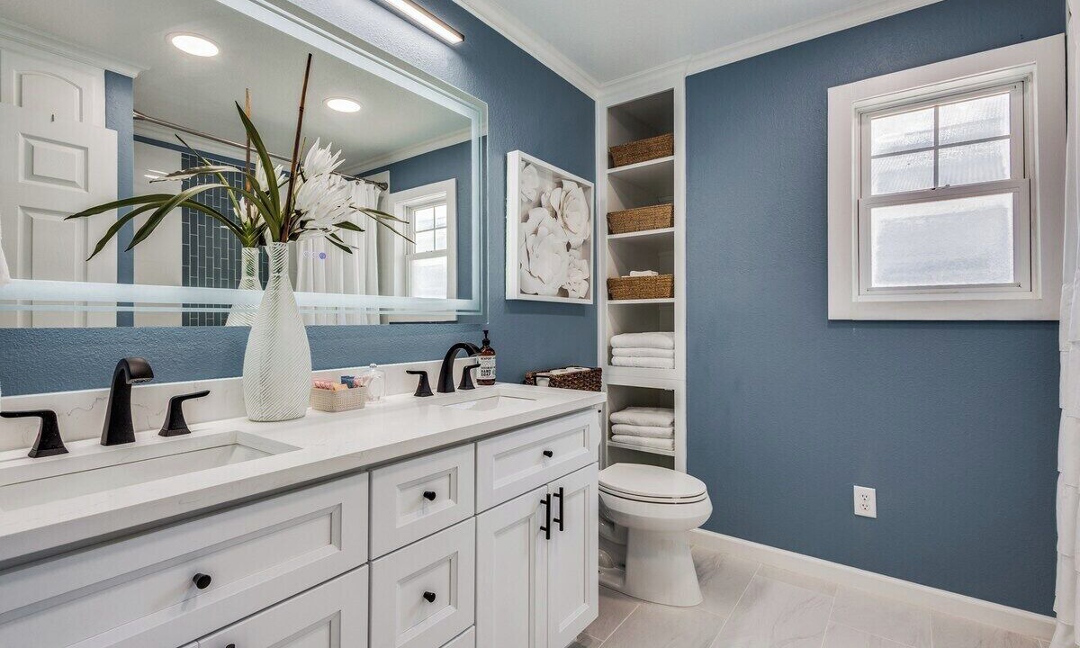 Photo of Bathroom in Lakewood Village